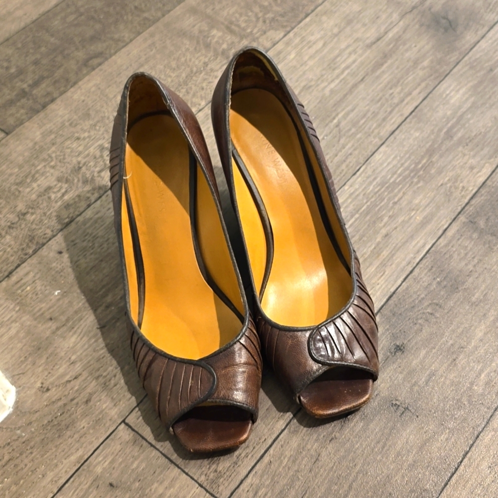 6/29 NINE WEST PEEP TOE